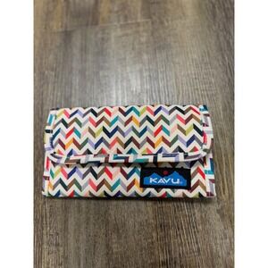 KAVU Big Spender Wallet Chevron Canvas Tri-fold Multicolor Snap Closure